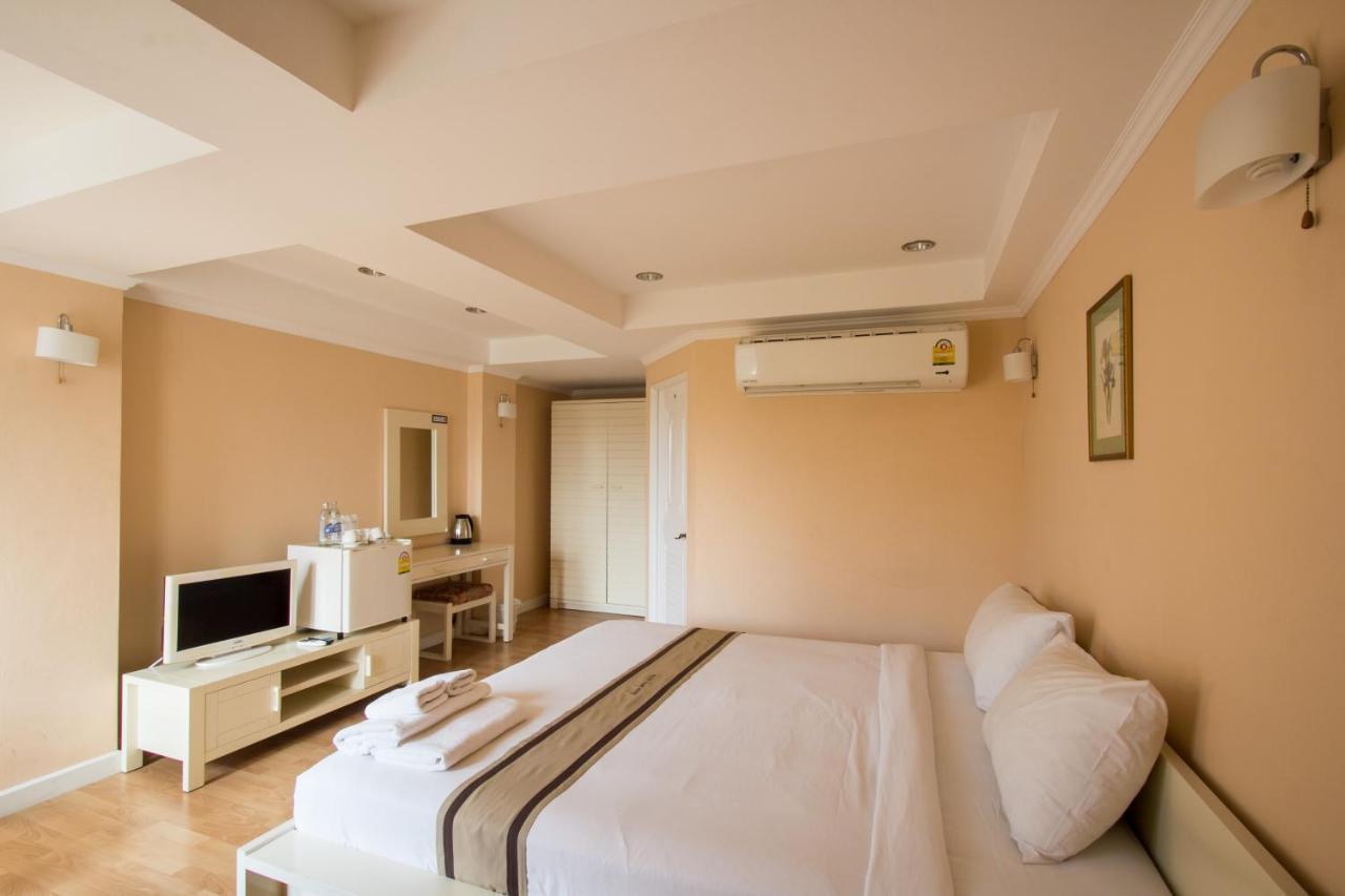 Triple Palms House Hotel เชียงใหม่ ภายนอก รูปภาพ