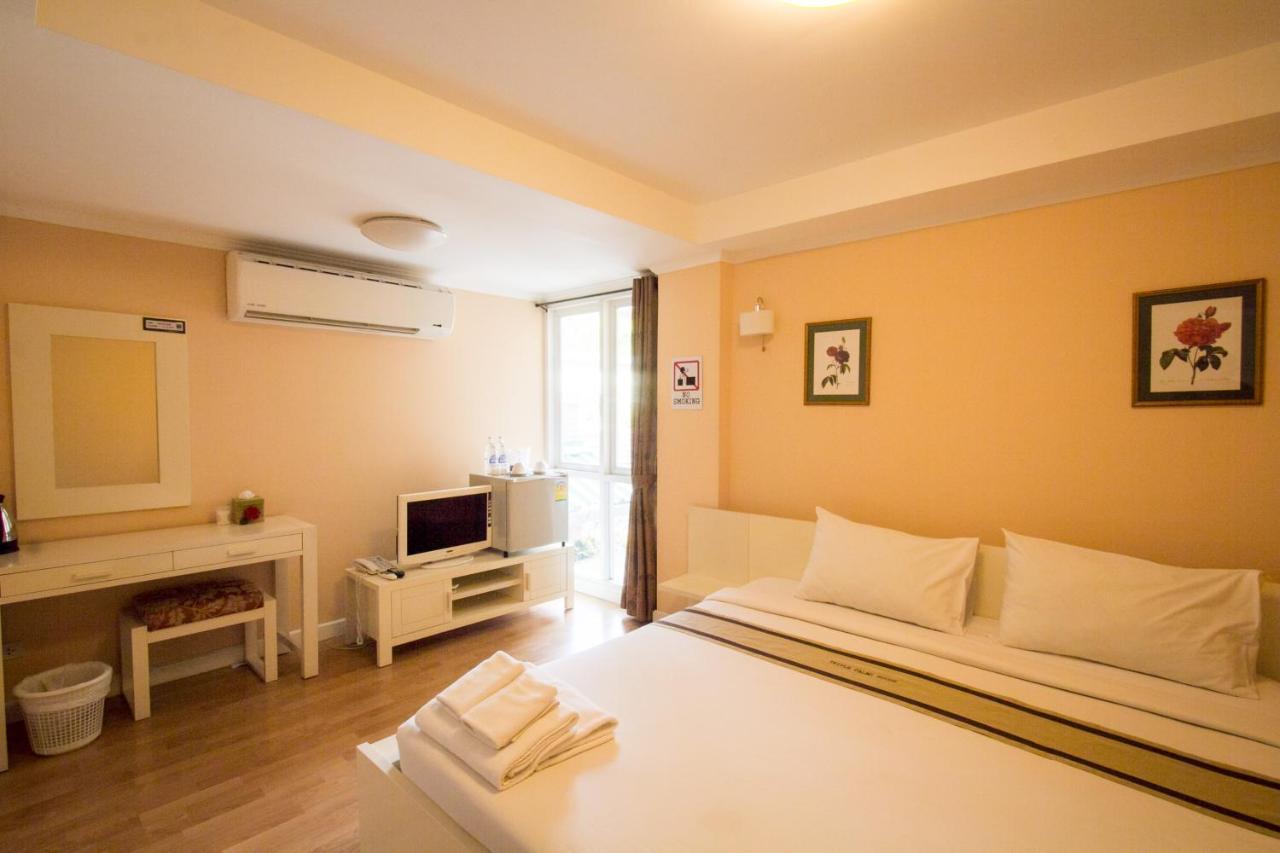 Triple Palms House Hotel เชียงใหม่ ภายนอก รูปภาพ
