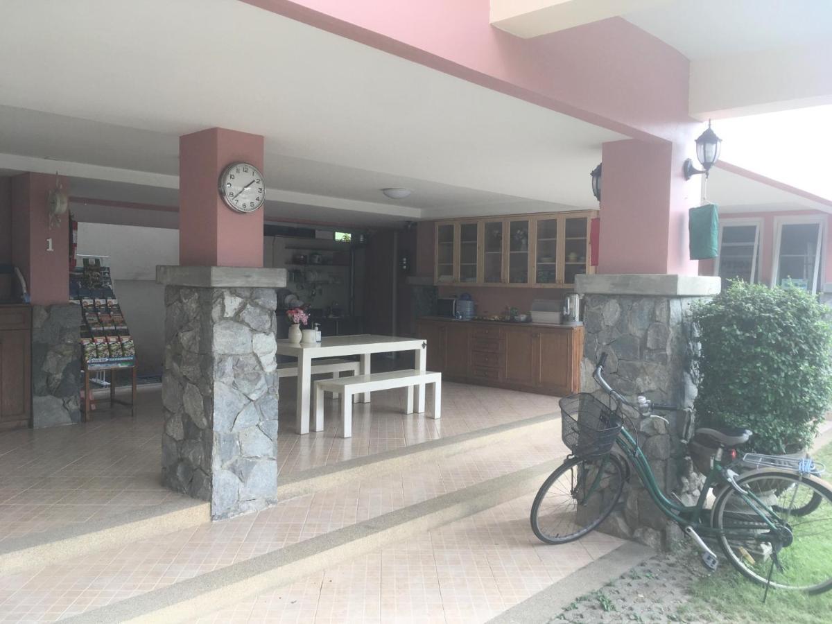 Triple Palms House Hotel เชียงใหม่ ภายนอก รูปภาพ