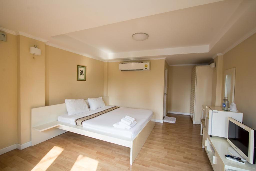 Triple Palms House Hotel เชียงใหม่ ภายนอก รูปภาพ