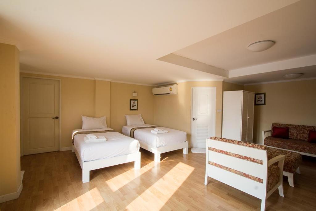Triple Palms House Hotel เชียงใหม่ ภายนอก รูปภาพ