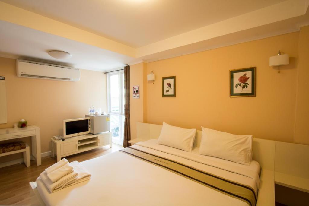Triple Palms House Hotel เชียงใหม่ ภายนอก รูปภาพ