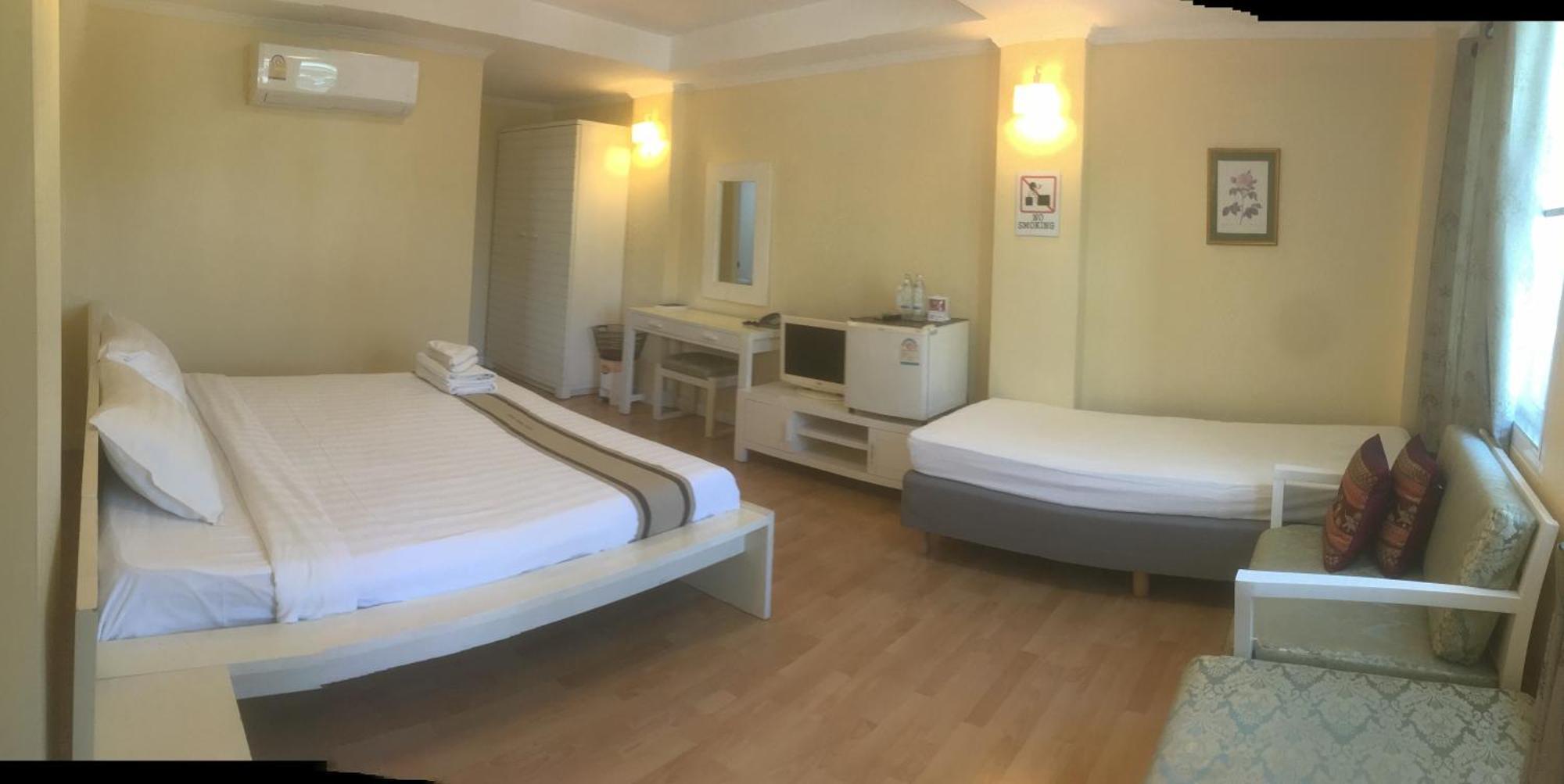 Triple Palms House Hotel เชียงใหม่ ภายนอก รูปภาพ